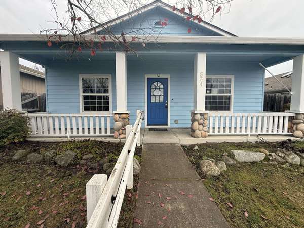 834 Isherwood DR, Central Point, OR 97502