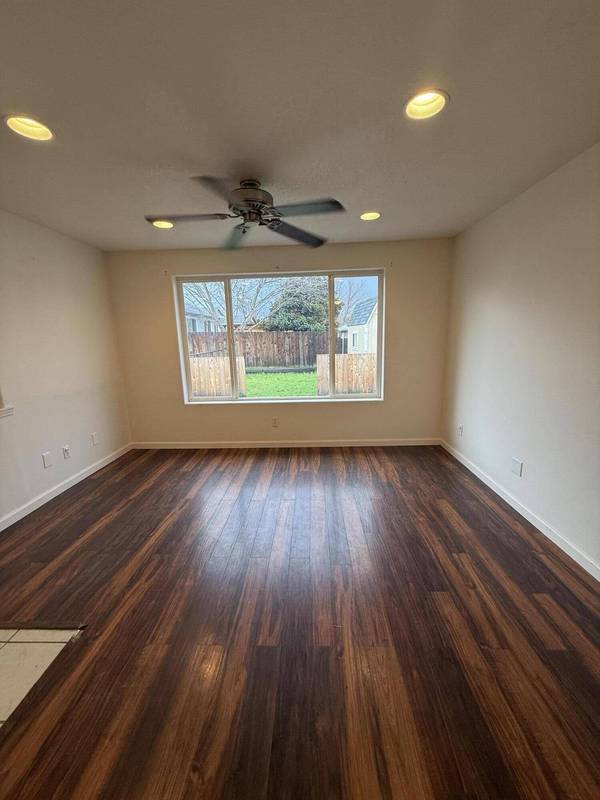 250 Tierra CIR, Eagle Point, OR 97524