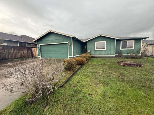 250 Tierra CIR, Eagle Point, OR 97524
