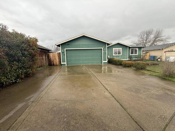 250 Tierra CIR, Eagle Point, OR 97524