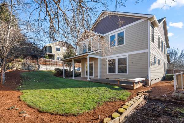 78 Greenmoor DR, Eagle Point, OR 97524