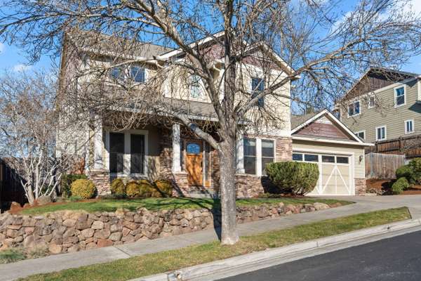 78 Greenmoor DR, Eagle Point, OR 97524