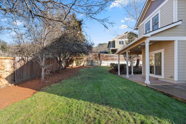 78 Greenmoor DR, Eagle Point, OR 97524
