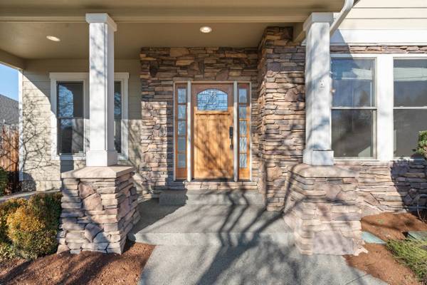 78 Greenmoor DR, Eagle Point, OR 97524