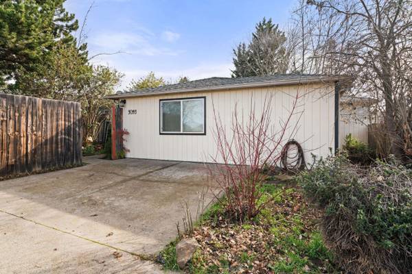 3093 Paul CIR, Medford, OR 97504