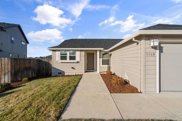 3509 Carnelian ST, Medford, OR 97504