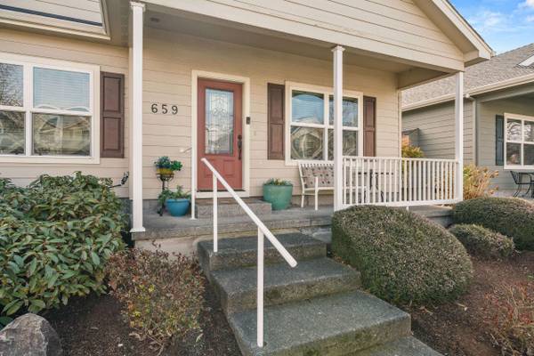 659 Blue Moon DR, Central Point, OR 97502