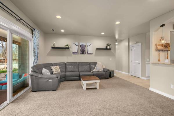 113 Skyler LN, Phoenix, OR 97535