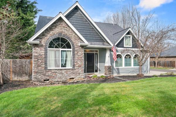 113 Skyler LN, Phoenix, OR 97535