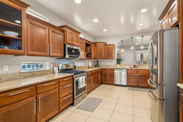 113 Skyler LN, Phoenix, OR 97535