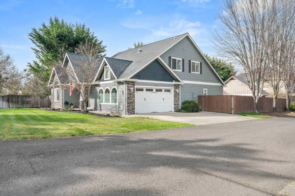 113 Skyler LN, Phoenix, OR 97535