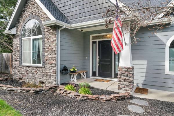 113 Skyler LN, Phoenix, OR 97535