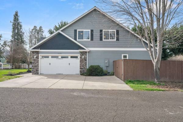 113 Skyler LN, Phoenix, OR 97535
