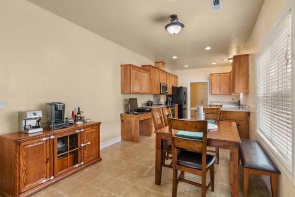 659 Blue Moon DR, Central Point, OR 97502