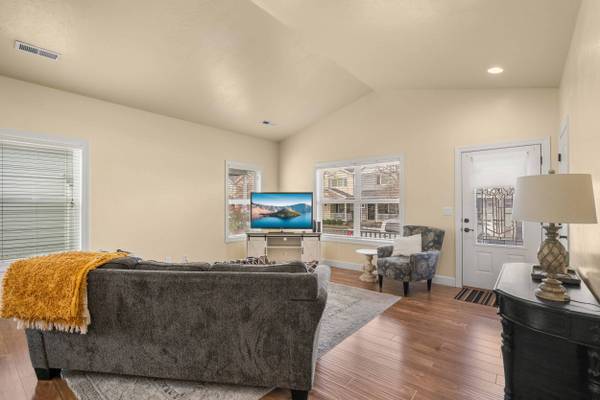659 Blue Moon DR, Central Point, OR 97502