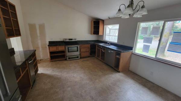 3080 Board Shanty RD, Grants Pass, OR 97527