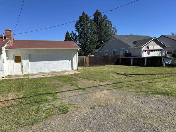 1755 Peach ST, Medford, OR 97501