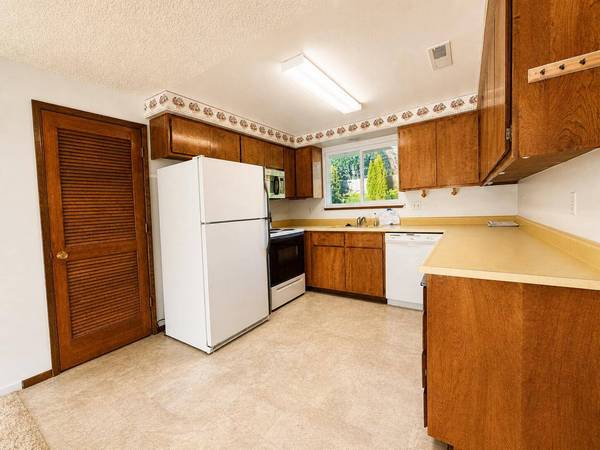 734 Brookside CIR, Rogue River, OR 97537