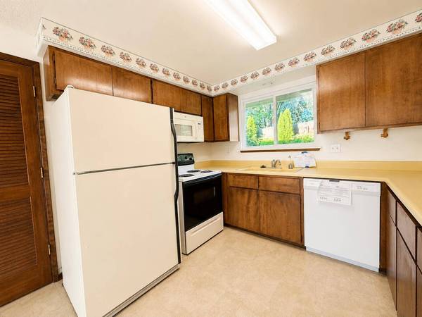 734 Brookside CIR, Rogue River, OR 97537
