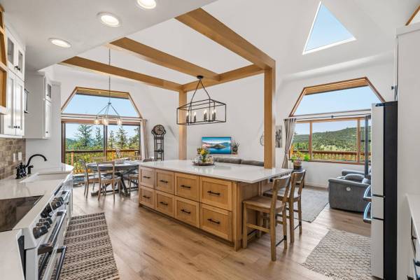 226 Entrada DR, Eagle Point, OR 97524