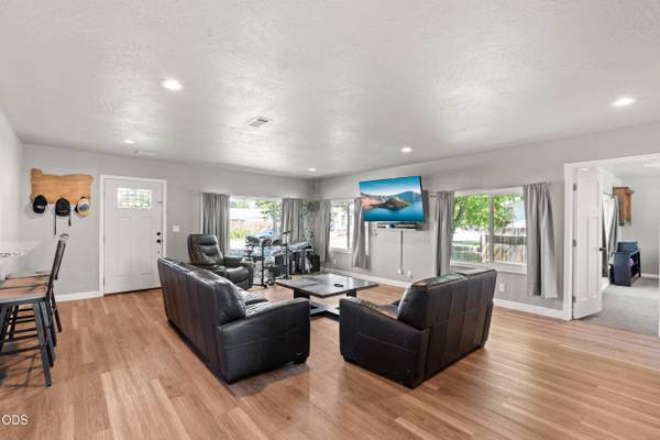 2540 Tennessee DR, Medford, OR 97501