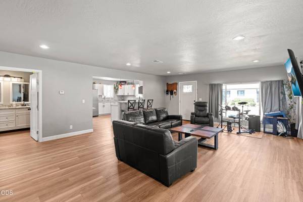 2540 Tennessee DR, Medford, OR 97501