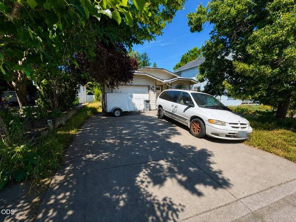 875 Jaquelyn ST, Ashland, OR 97520