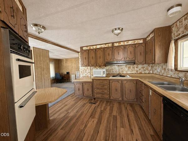 301 Freeman RD #UNIT 56, Central Point, OR 97502