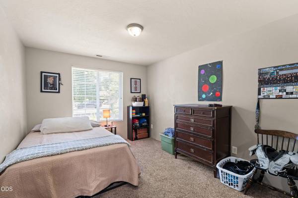 908 Archer DR, Medford, OR 97501