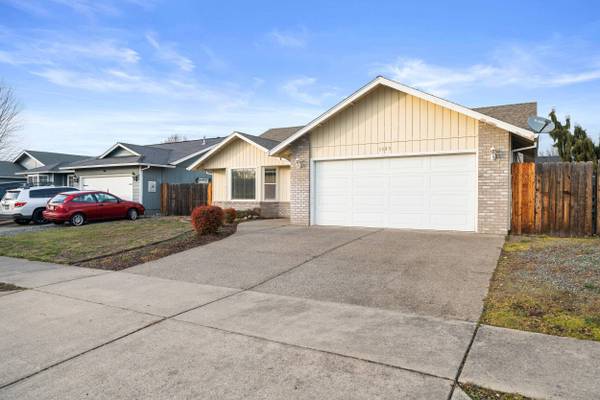 1629 Husker Butte LN, Medford, OR 97504