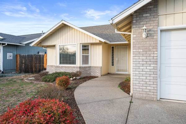 1629 Husker Butte LN, Medford, OR 97504