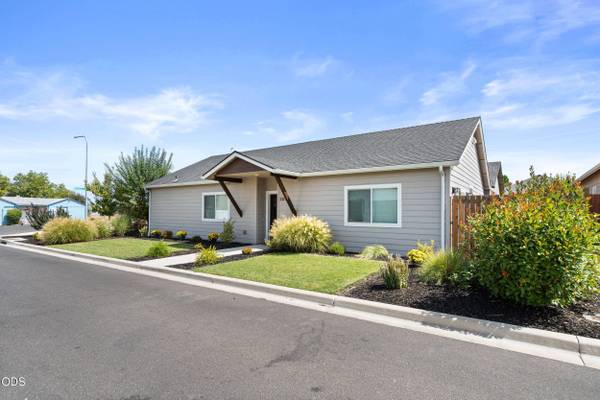 305 Moody LN