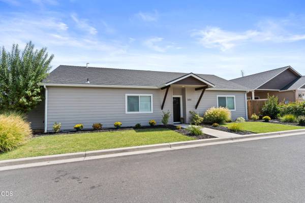 305 Moody LN, Medford, OR 97501