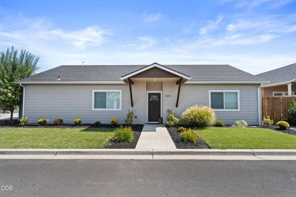 305 Moody LN, Medford, OR 97501
