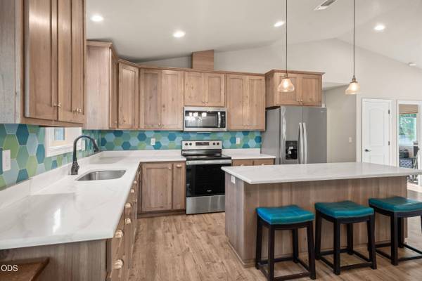 2186 Lower River RD, Grants Pass, OR 97526