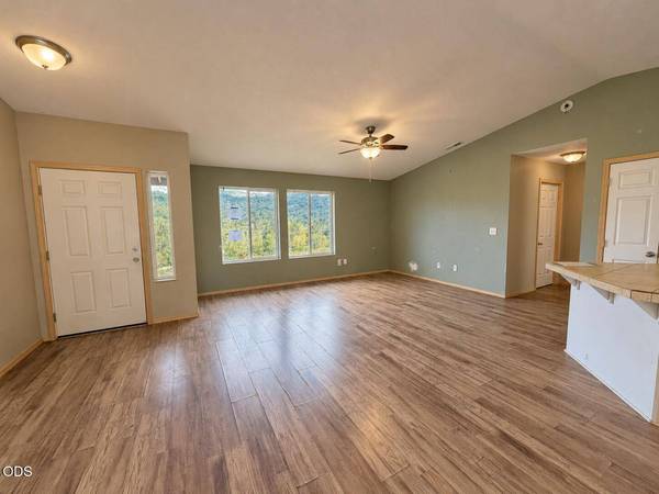 1780 Wards Creek RD, Rogue River, OR 97537