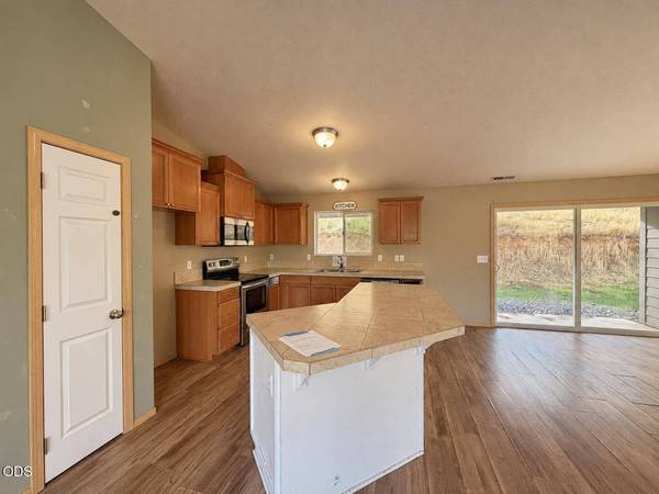 1780 Wards Creek RD, Rogue River, OR 97537