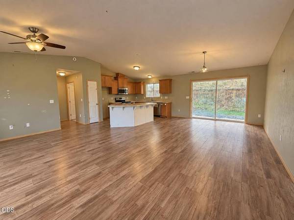 1780 Wards Creek RD, Rogue River, OR 97537