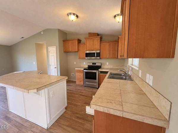 1780 Wards Creek RD, Rogue River, OR 97537