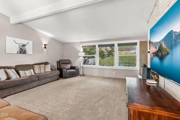 910 Crown AVE, Central Point, OR 97502