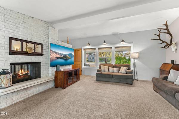910 Crown AVE, Central Point, OR 97502