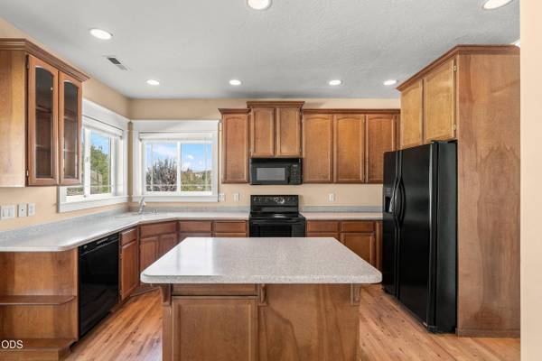 635 Cedarwood DR, Eagle Point, OR 97524