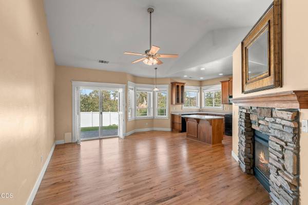 635 Cedarwood DR, Eagle Point, OR 97524
