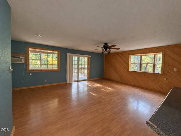 5211 Coyote Creek RD, Wolf Creek, OR 97497