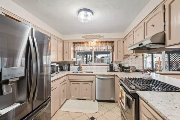 5045 Crestwood AVE, Central Point, OR 97502