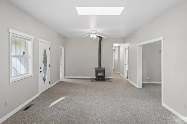 22292 Highway 62, Shady Cove, OR 97539