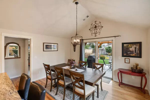 105 Huntley LN, Phoenix, OR 97535