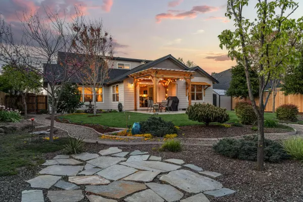 105 Huntley LN, Phoenix, OR 97535