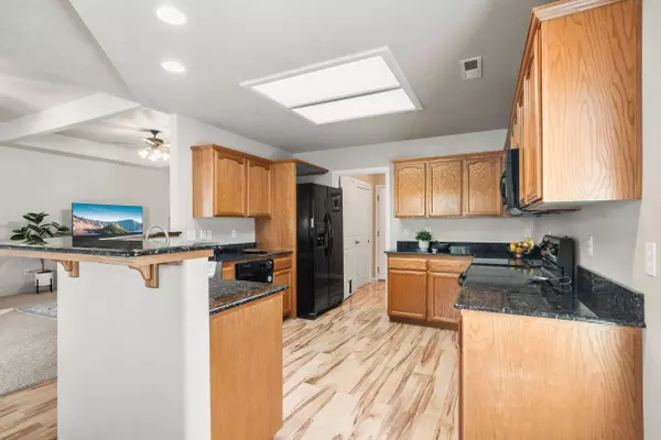 902 Crystal DR, Eagle Point, OR 97524