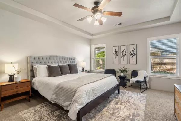 902 Crystal DR, Eagle Point, OR 97524